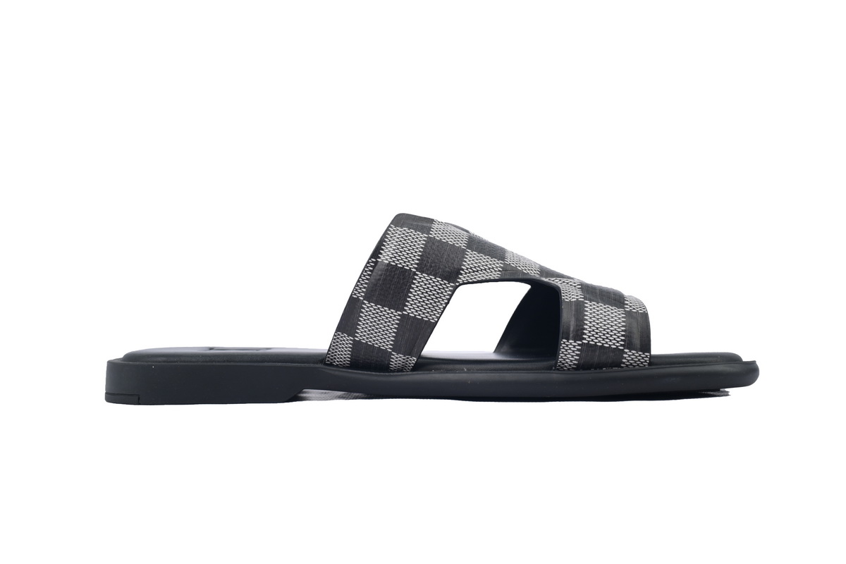 LOUIS VUITTON Oasis Black And White Check