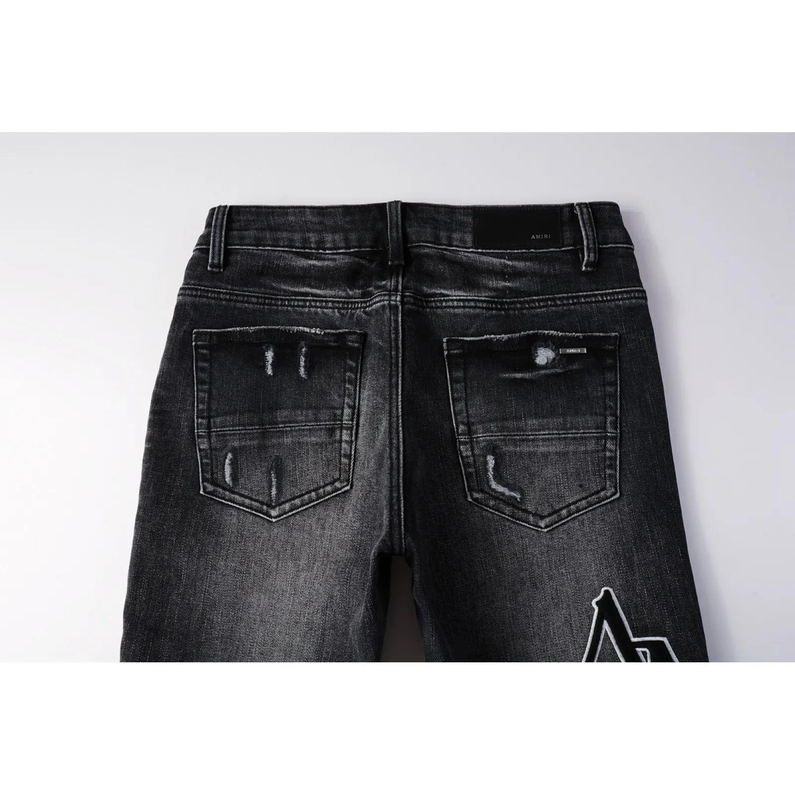 Amiri Jeans 8908