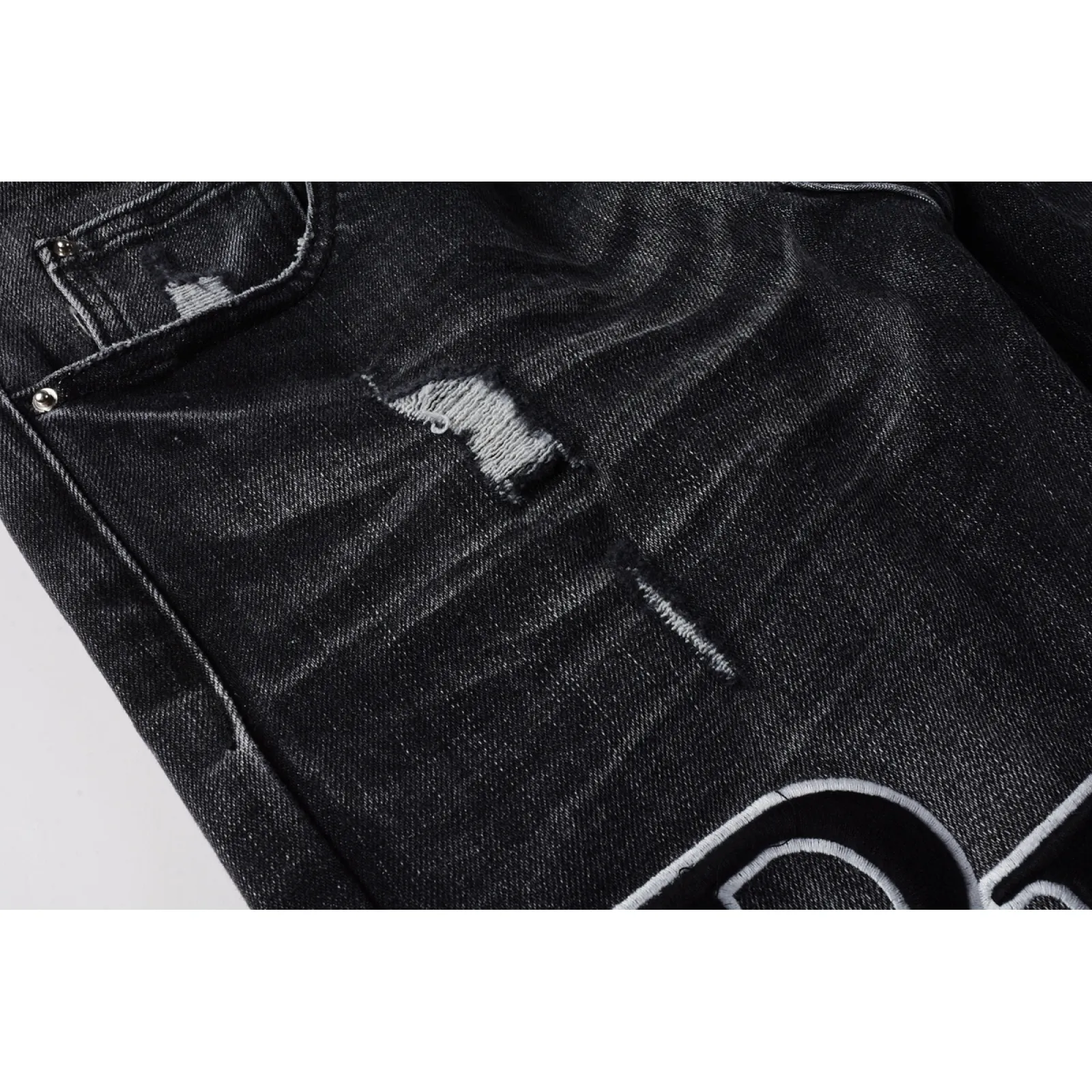 Amiri Jeans 8908